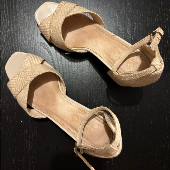 Andree Cream Heels with Woven Texture - Picture 2 of 4